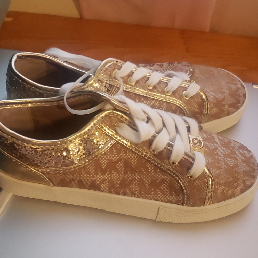 Shoe